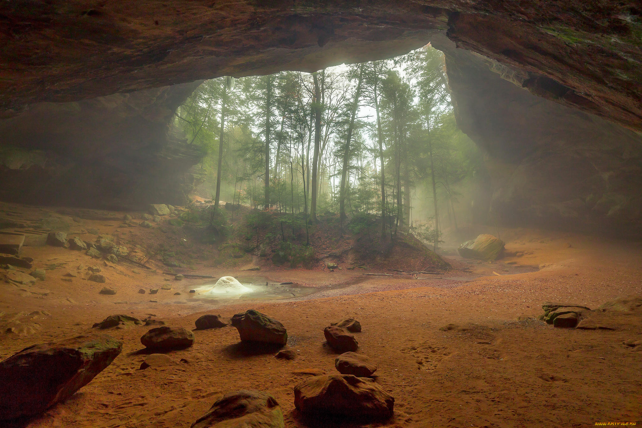 Fog the cave. Парк Кейв Хилл. Скала пещера. Туман в пещере. Пещера Туманов.